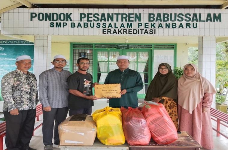 Pondok Pesantren Babussalam Pekanbaru Salurkan Donasi via Yayasan Baitul Habibi dan Swadaya Ummah